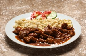 Csülök-pörkölt-körettel