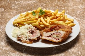 Sajttal-sonkával-töltött-sertés-karaj