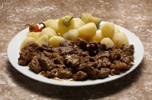 Szarvas-pörkölt-körettel